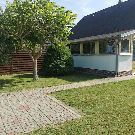 - Balaton 18390 Ferienhaus